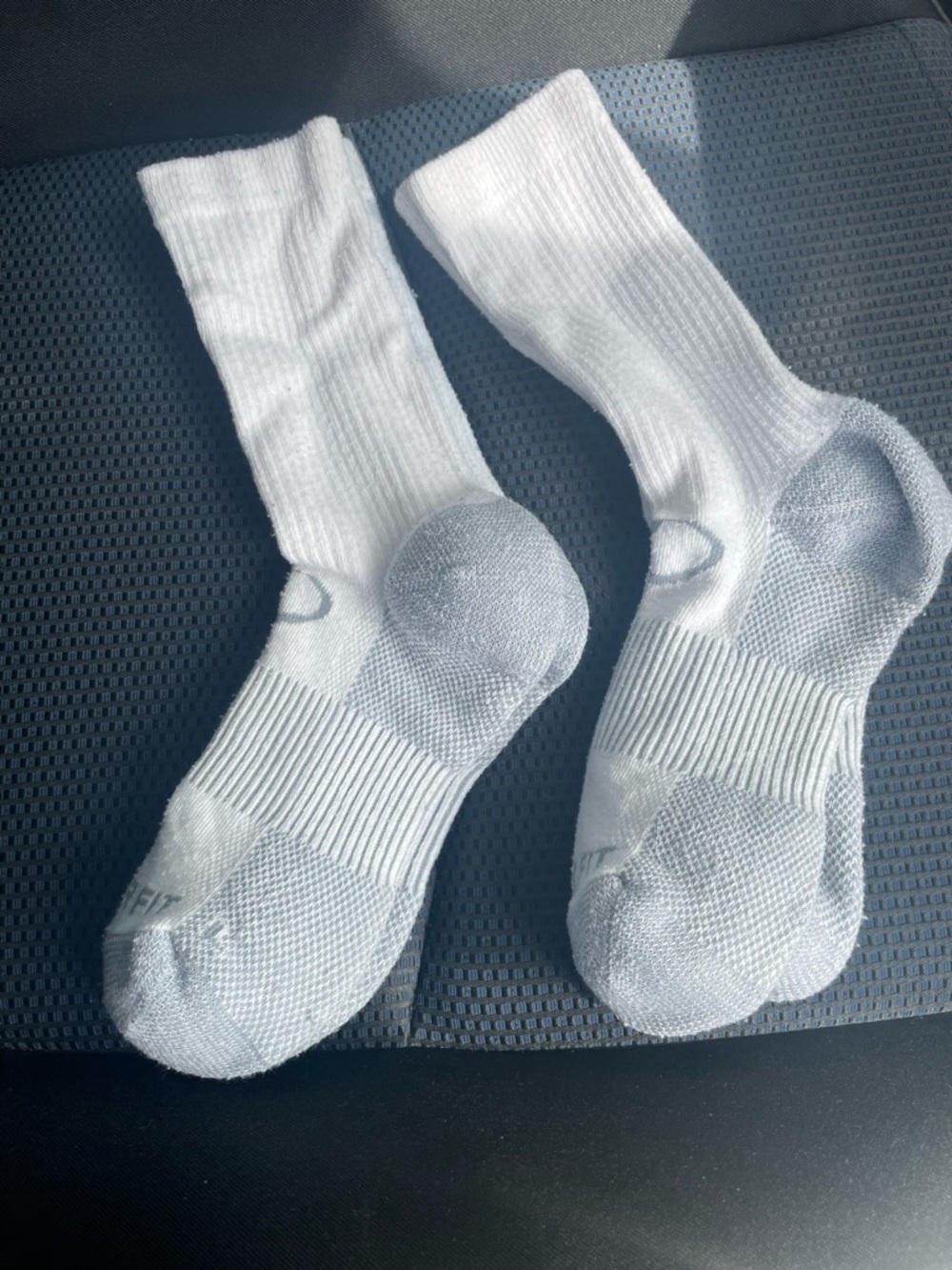 White Cushioned Athletic Crew Socks with Arch Support Copper Fit 2 Pairs